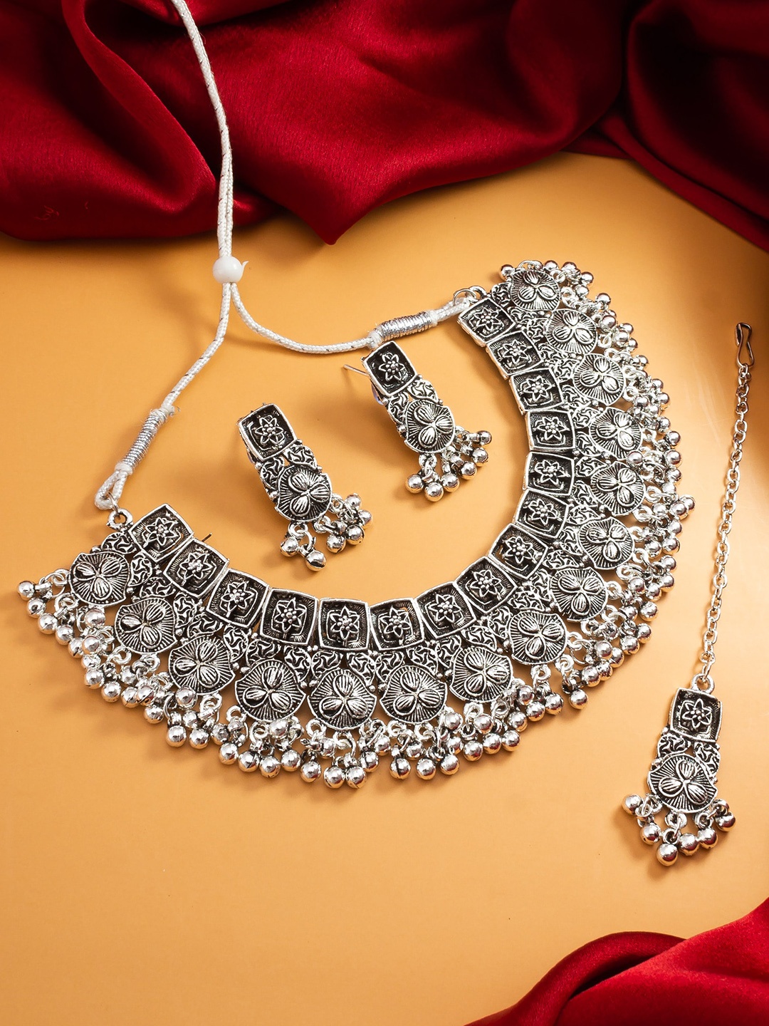 

aadita Oxidized Silver-Plated Beaded Choker Jewellery Set With Maang Tika