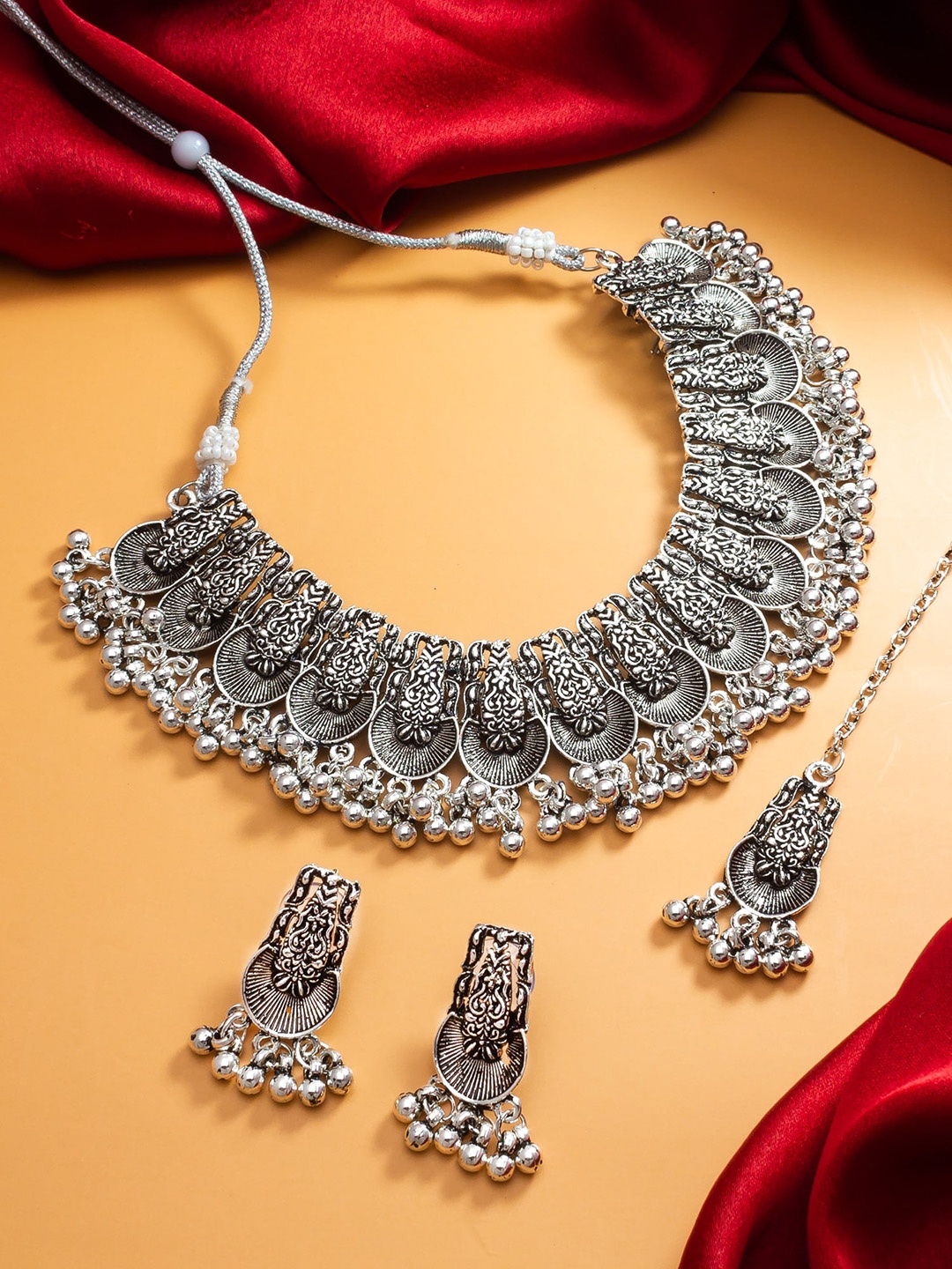

aadita Oxidised Silver-Plated Beaded Choker Jewellery Set With Maang Tika