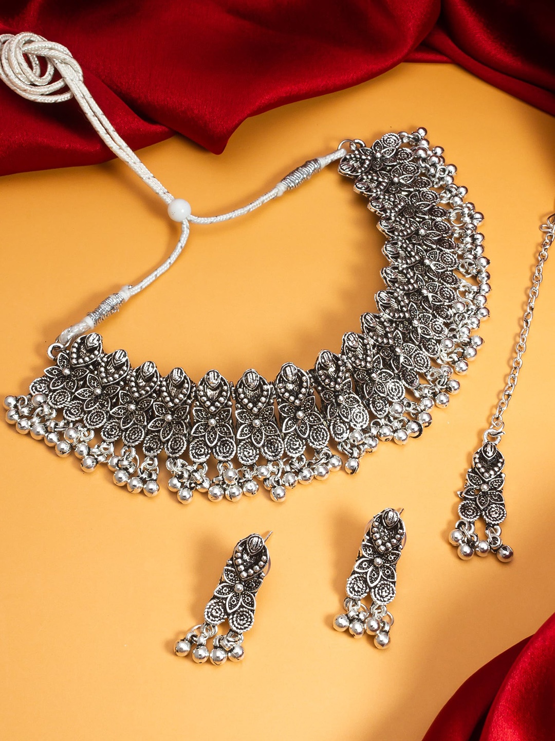 

aadita Oxidized Silver-Plated Beaded Choker Jewellery Set With Maang Tika