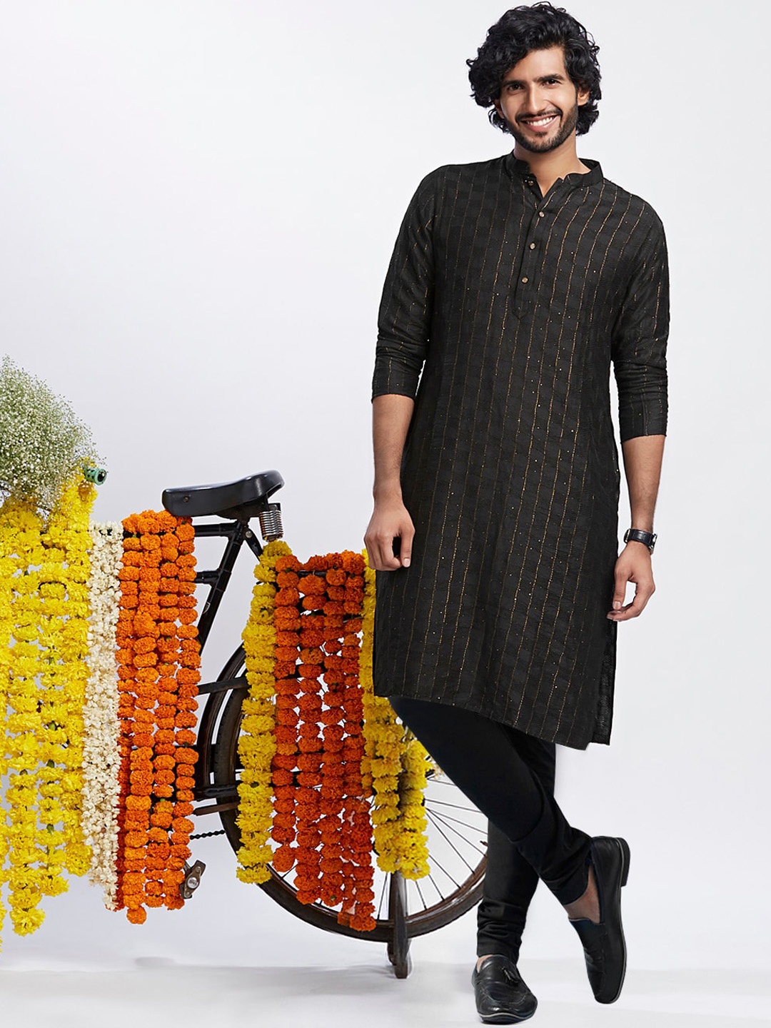 

KISAH Ethnic Motifs Embroidered Pure Cotton Straight Kurta With Churidar, Black