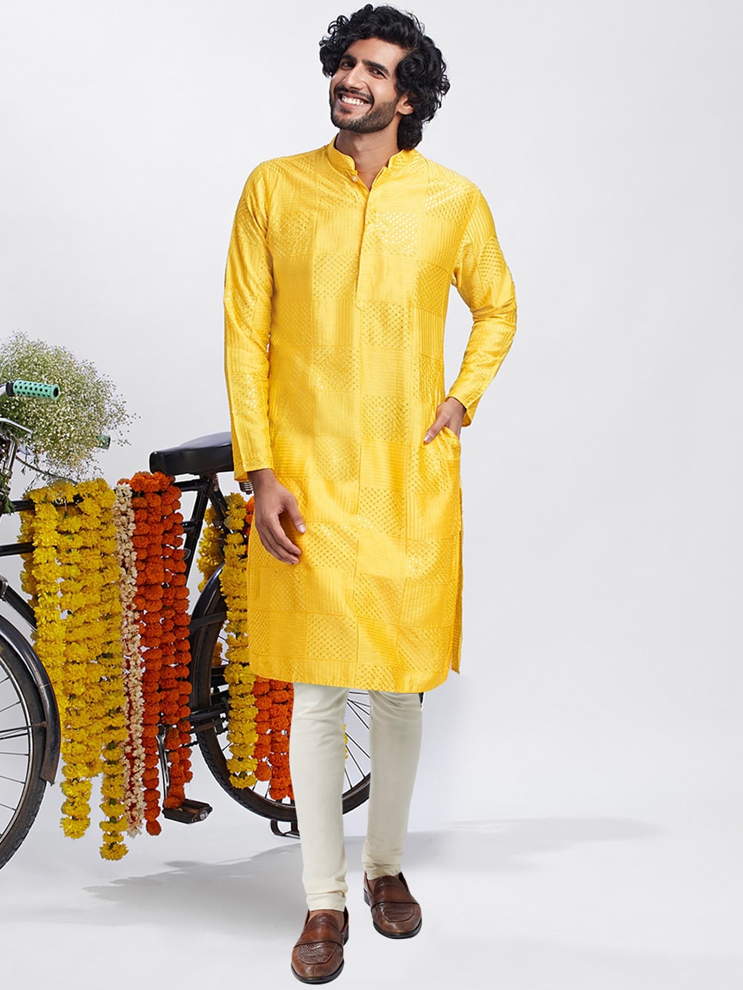 

KISAH Geometric Embellished Sequinned Mandarin Collar Kurta With Churidar, Yellow