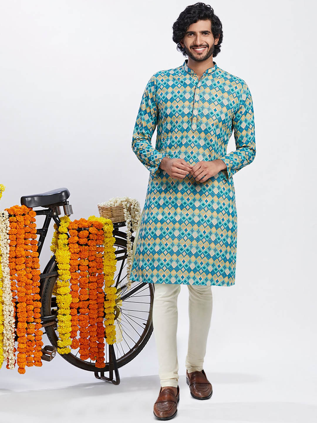 

KISAH Geometric Printed Regular Pure Cotton Kurta With Churidar, Blue