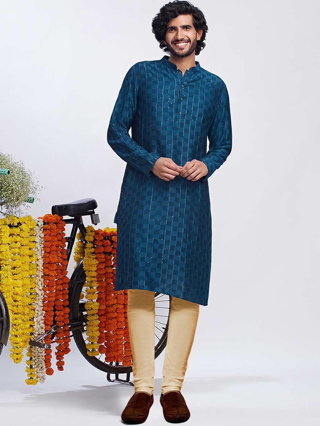 

KISAH Geometric Woven Design Pure Cotton Kurta With Churidar, Blue