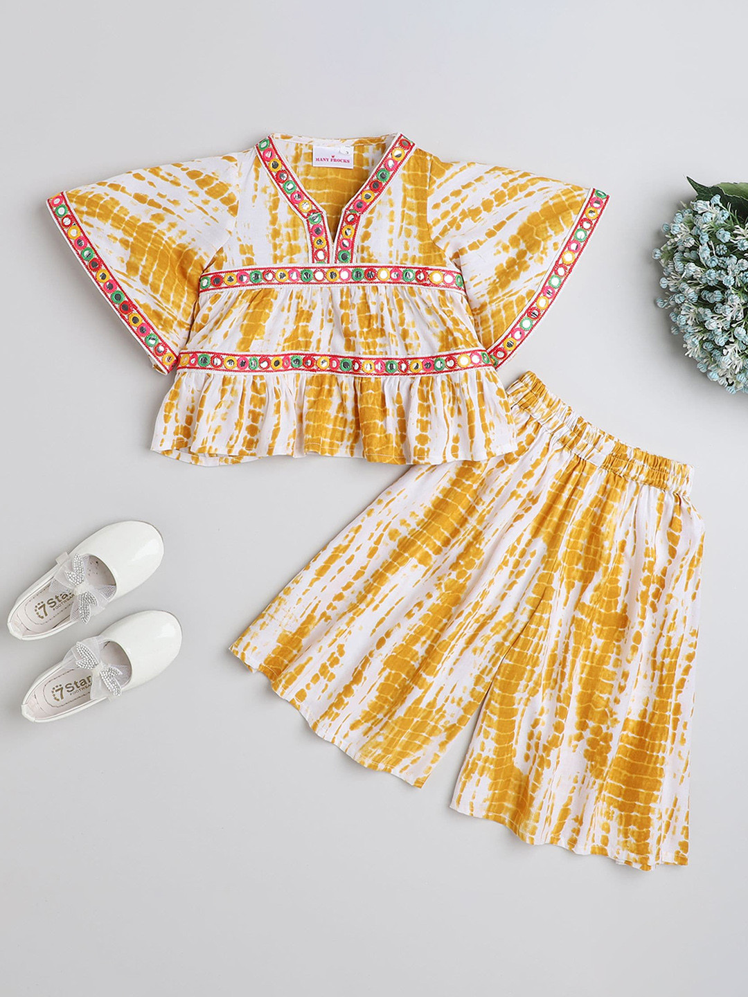 

MANY FROCKS & Girls Dyed Empire Mirror Work Pure Cotton Kurti With Palazzos, Yellow