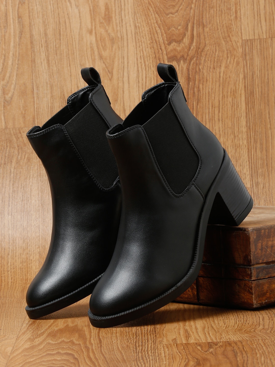 

Bruno Manetti Women Mid-Top Block-Heeled Chelsea Boots, Black