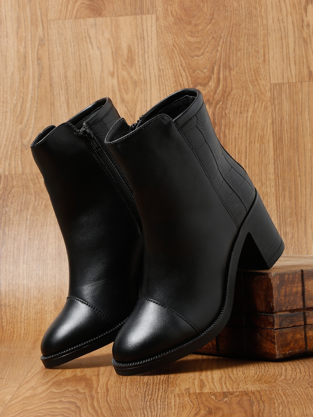 

Bruno Manetti Women Heeled Mid-Top Chunky Boots, Black
