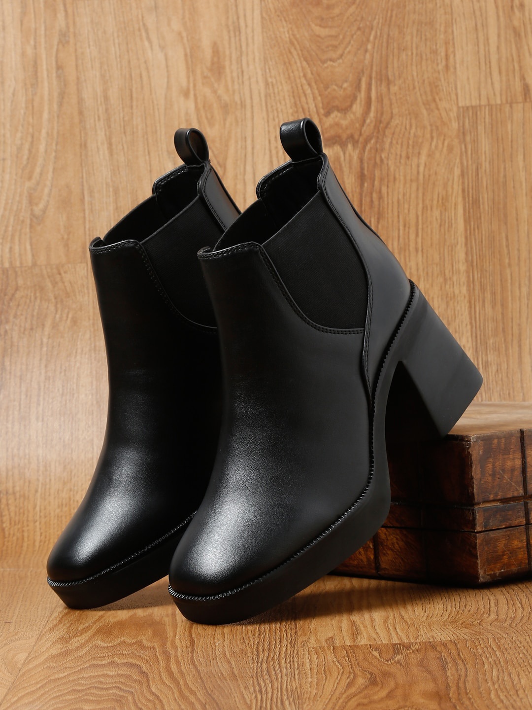 

Bruno Manetti Women Mid-Top Block-Heeled Slip-On Chelsea Boots, Black