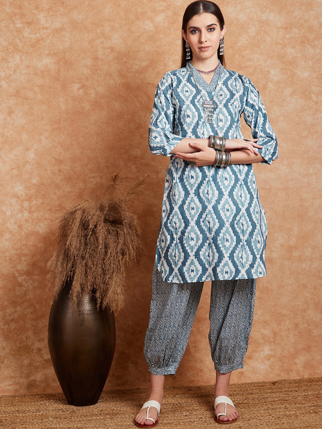 

Sangria Grey Geometric Printed Pure Cotton Straight Kurta Set