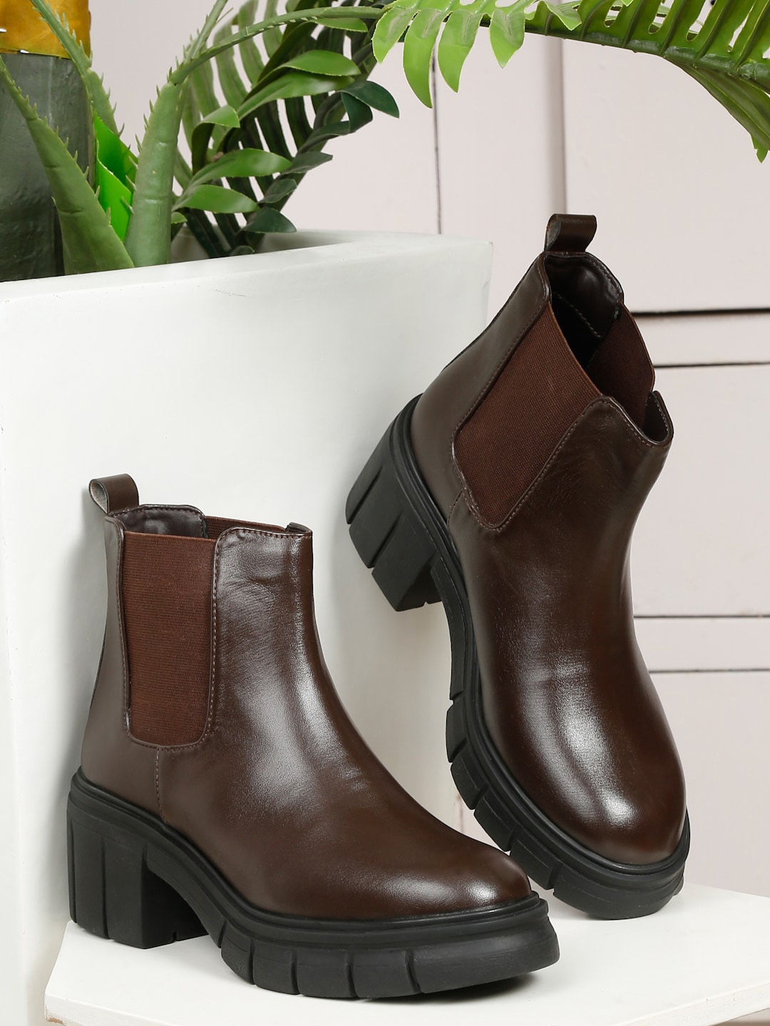 

Bruno Manetti Women Mid-Top Block-Heeled Slip-On Chelsea Boots, Brown