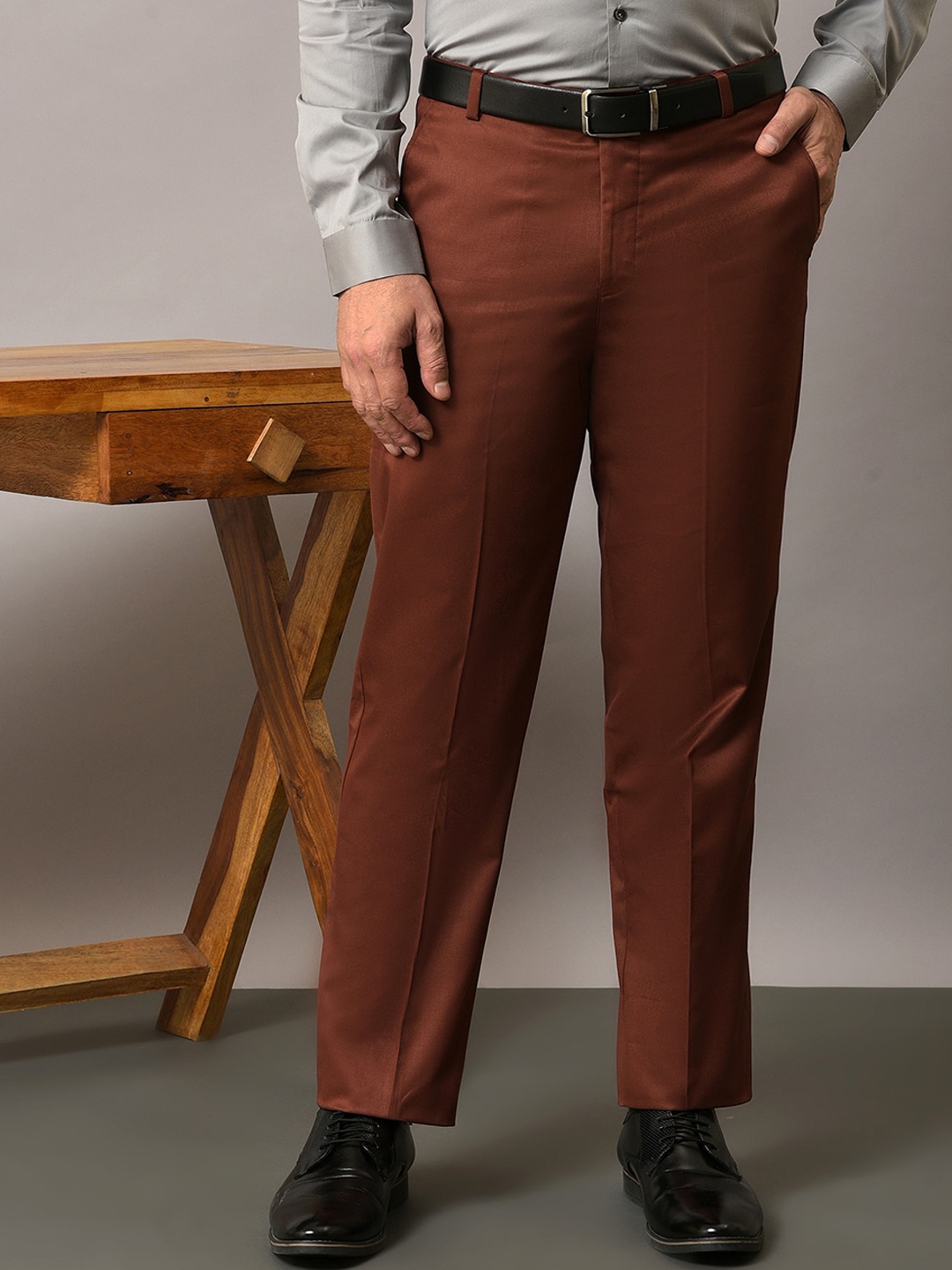 

Hangup Men Mid-Rise Original Flat-Front Formal Trousers, Camel brown