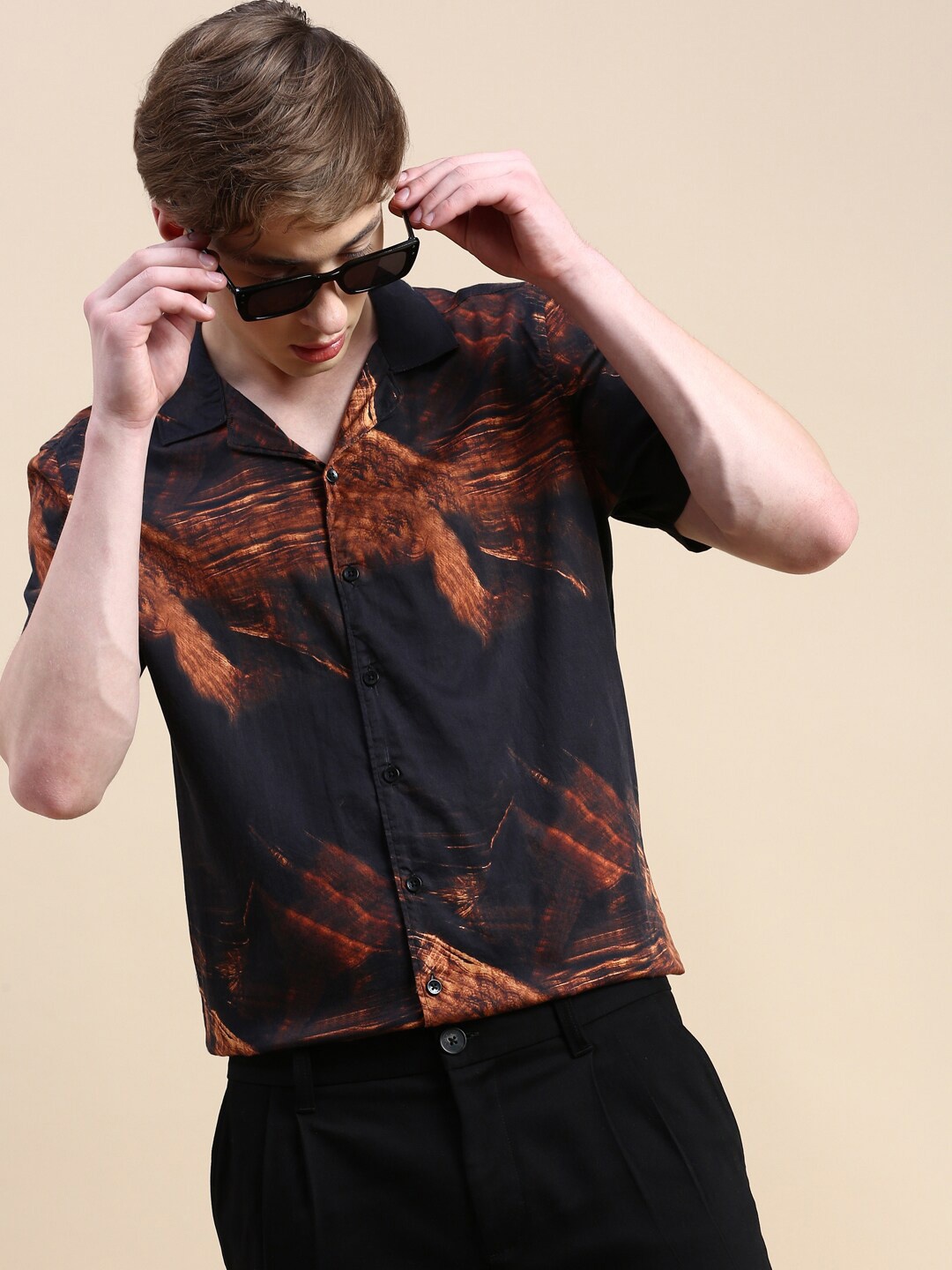 

INVICTUS Abstract Printed Club Slim Fit Cotton Casual Shirt, Black