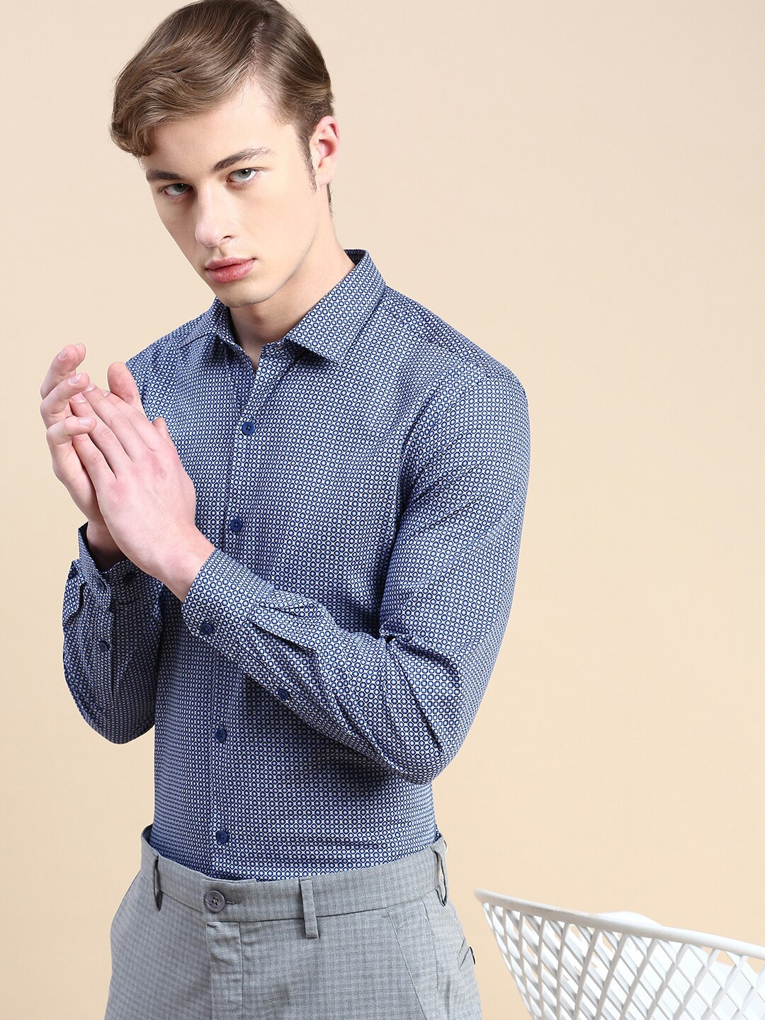 

INVICTUS Standard Slim Fit Micro Ditsy Spread Collar Cotton Formal Shirt, Blue