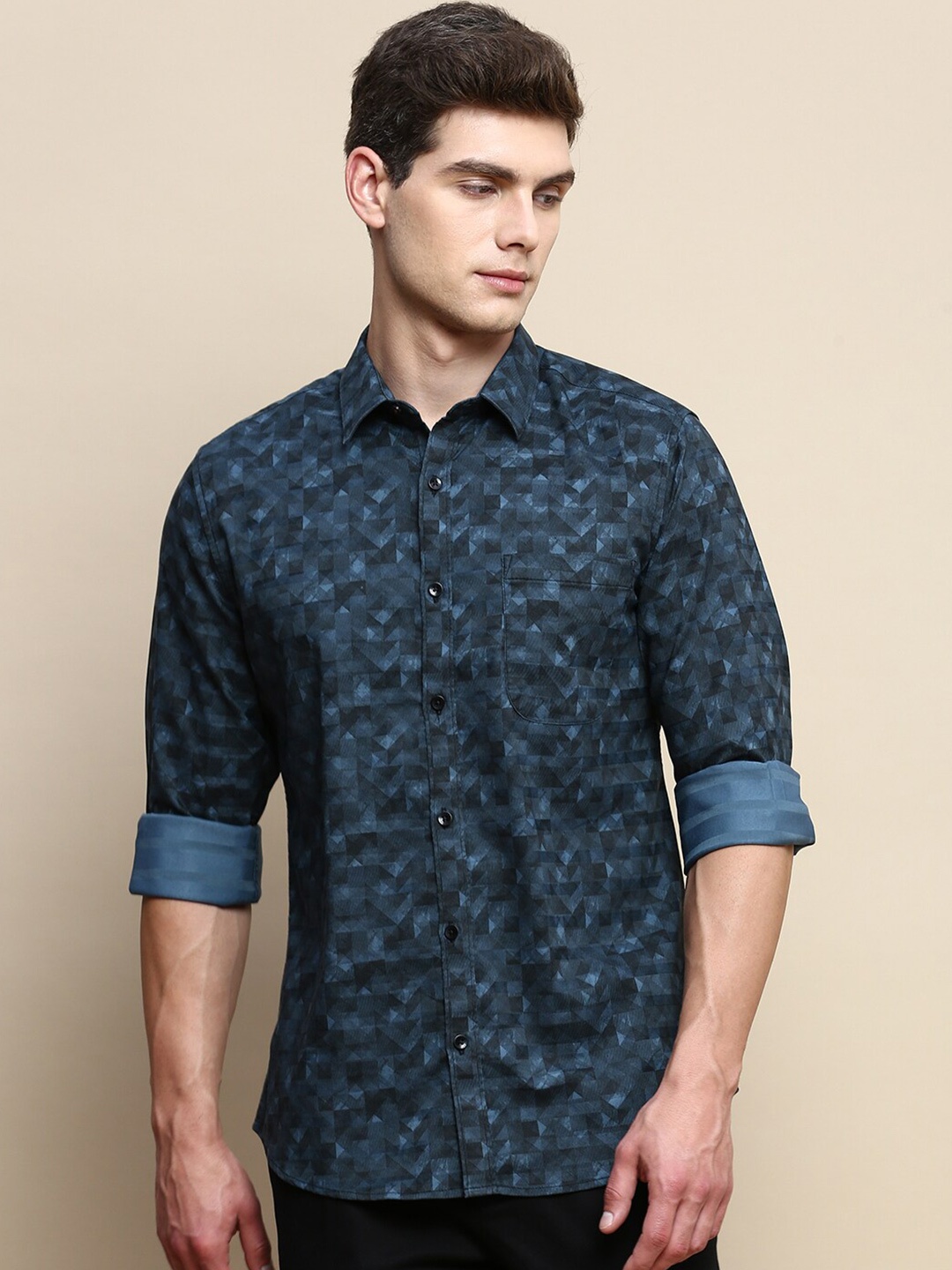 INVICTUS Sport Slim Fit Geometric Printed Twill Weave Cotton Casual Shirt, Navy blue