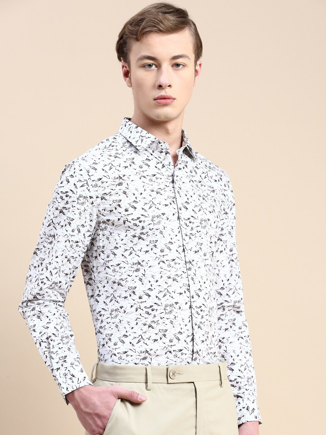 

INVICTUS Standard Slim Fit Floral Printed Cotton Formal Shirt, Off white