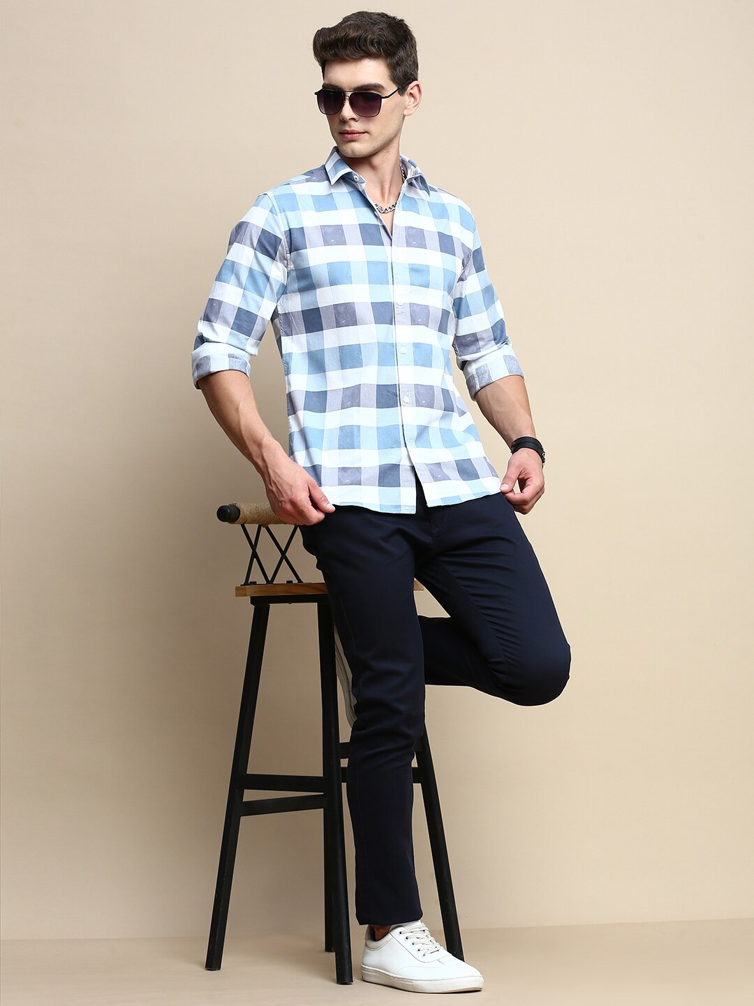 

INVICTUS Sport Slim Fit Gingham Checked Spread Collar Twill Cotton Casual Shirt, Blue