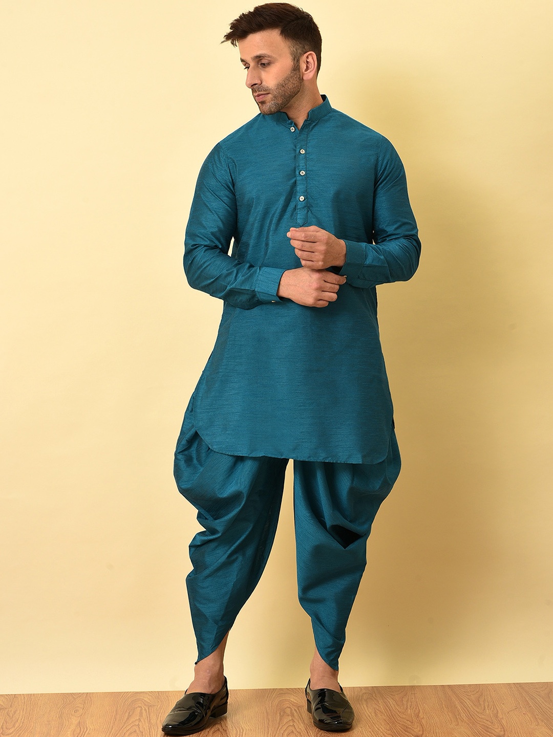 

Hangup Mandarin Collar Kurta with Dhoti Pants, Green