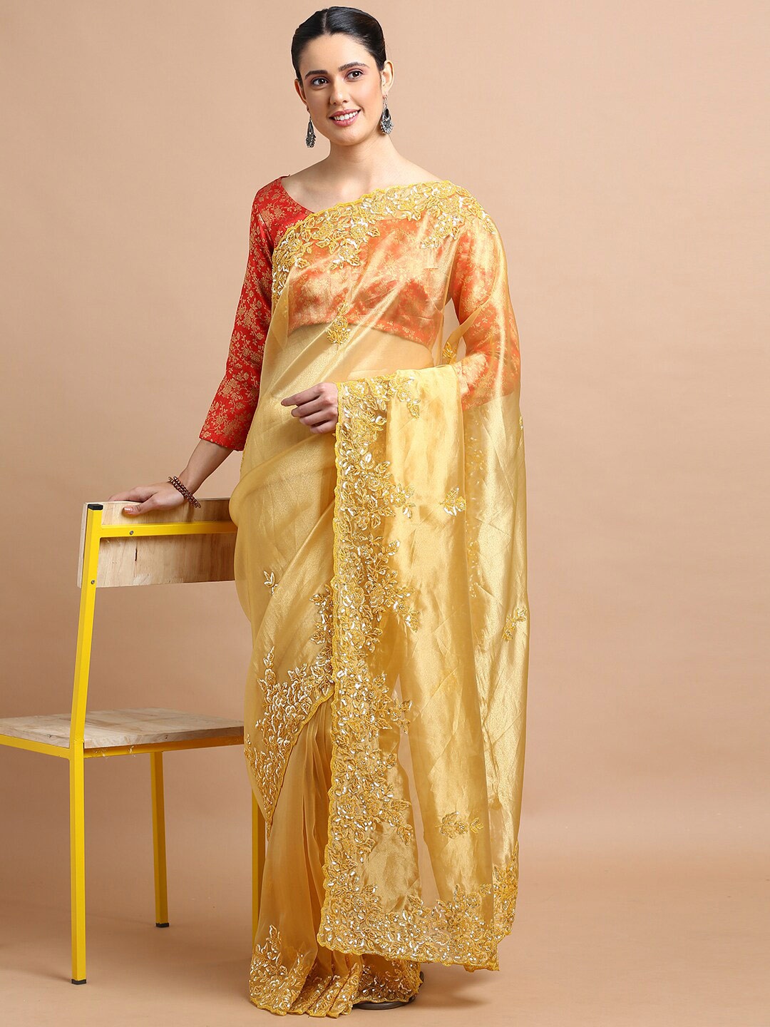 

Kalyan Silks Floral Embroidered Sequinned Organza Saree, Yellow