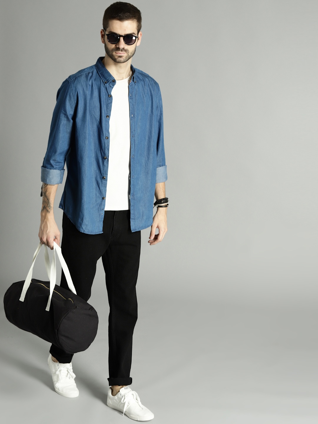 

Roadster Men Black Slim Fit Mid-Rise Clean Look Jeans