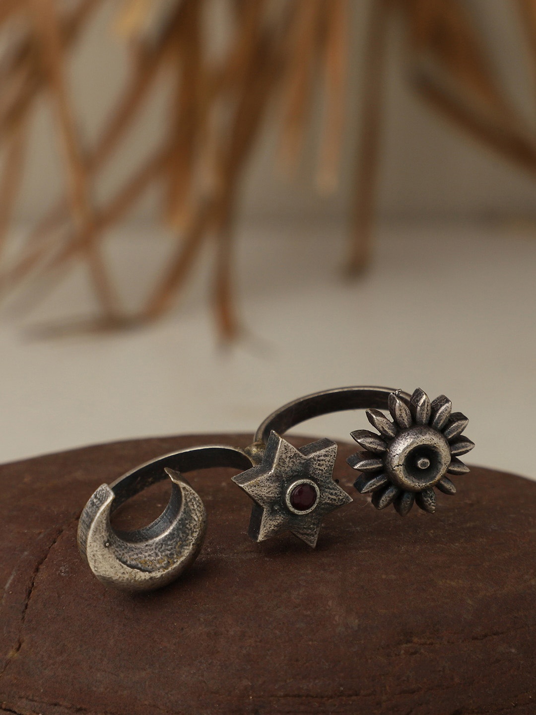 

VENI Oxidized Silver-Plated Adjustable Finger Ring