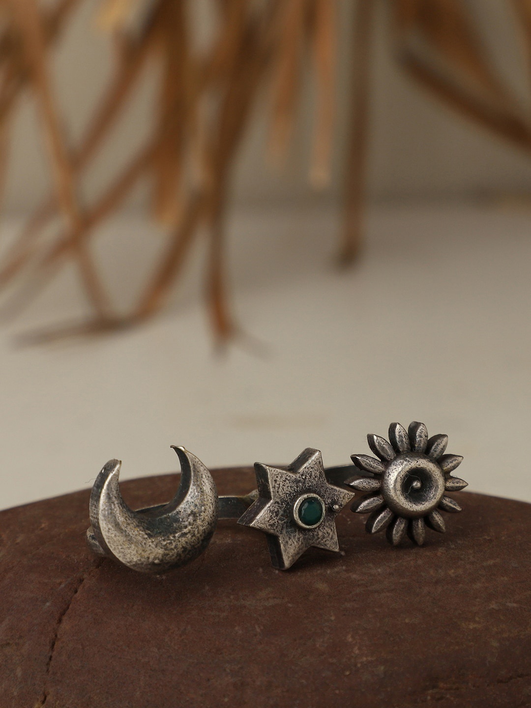 

VENI Silver-Plated Oxidized Adjustable Two Finger Ring