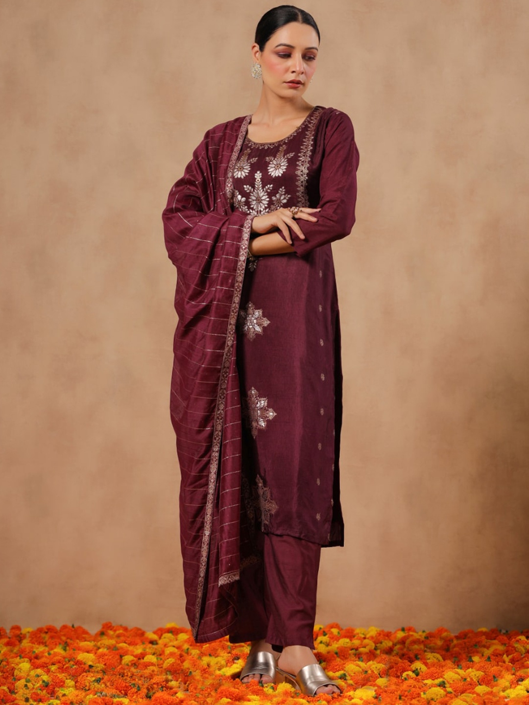 

Ishin Ethnic Motifs Regular Kurta With Trousers & Dupatta, Magenta