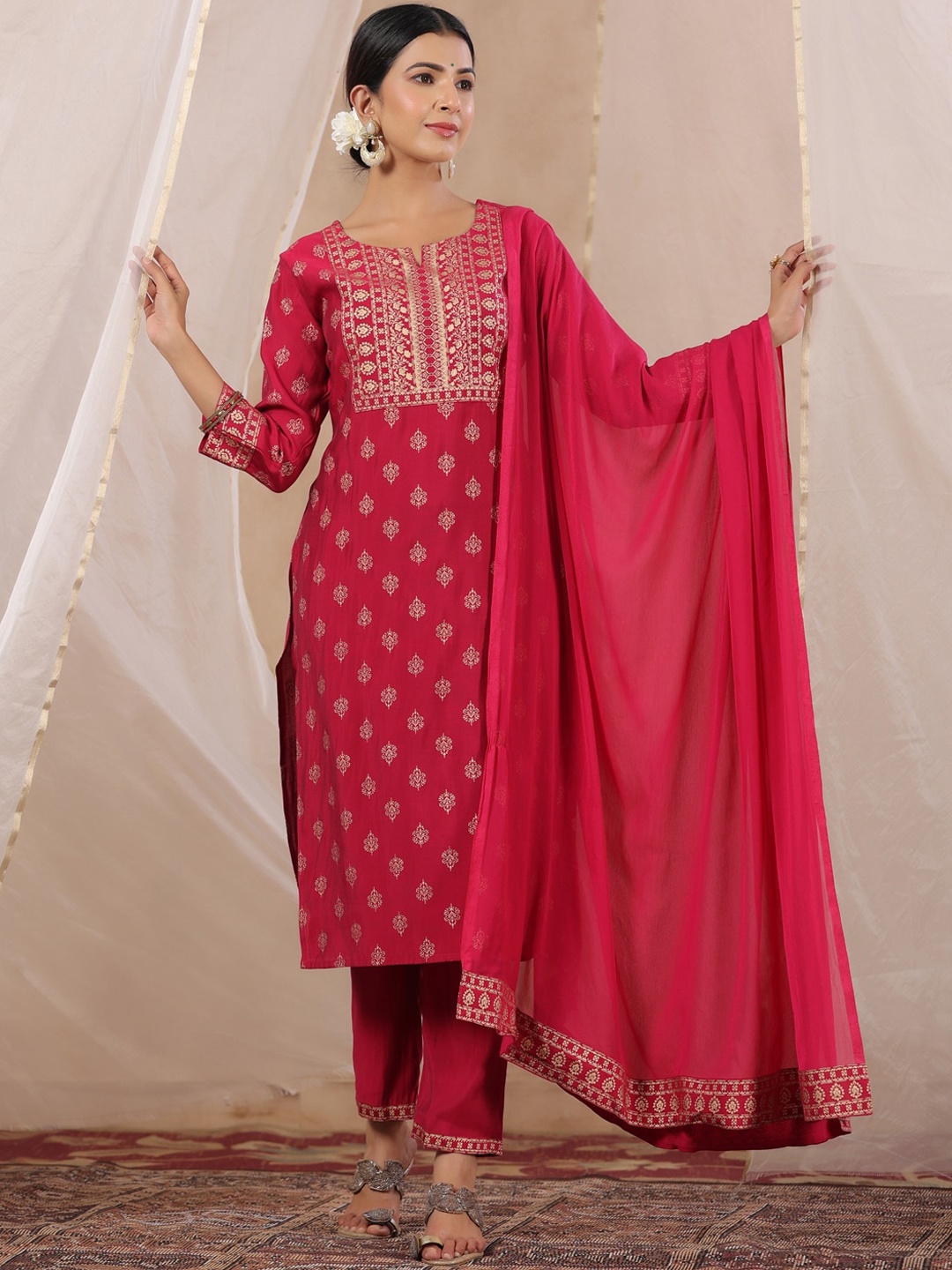 

Ishin Ethnic Motifs Yoke Design Regular Kurta with Trousers & With Dupatta, Fuchsia
