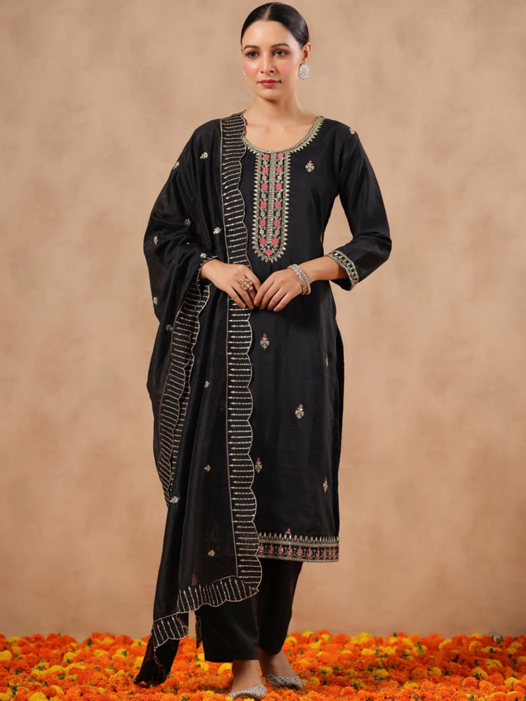 

Ishin Black Ethnic Motifs Yoke Design Thread Work Kurta With Trousers & Dupatta