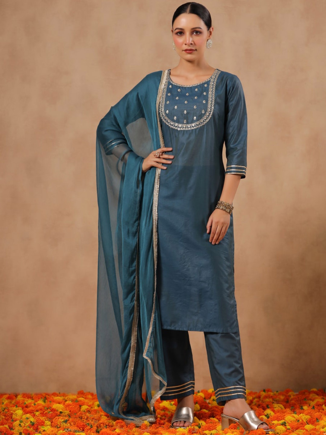 

Ishin Ethnic Motifs Yoke Design Regular Kurta with Trousers & With Dupatta, Teal