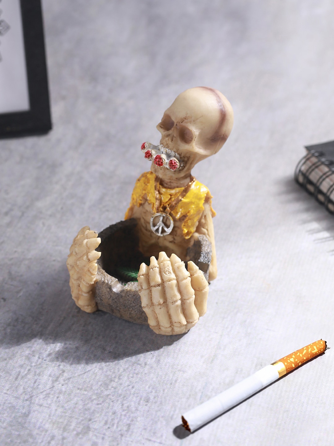 

TIED RIBBONS Cream-Coloured & Grey Human Skull Ashtray Figurine Showpiece