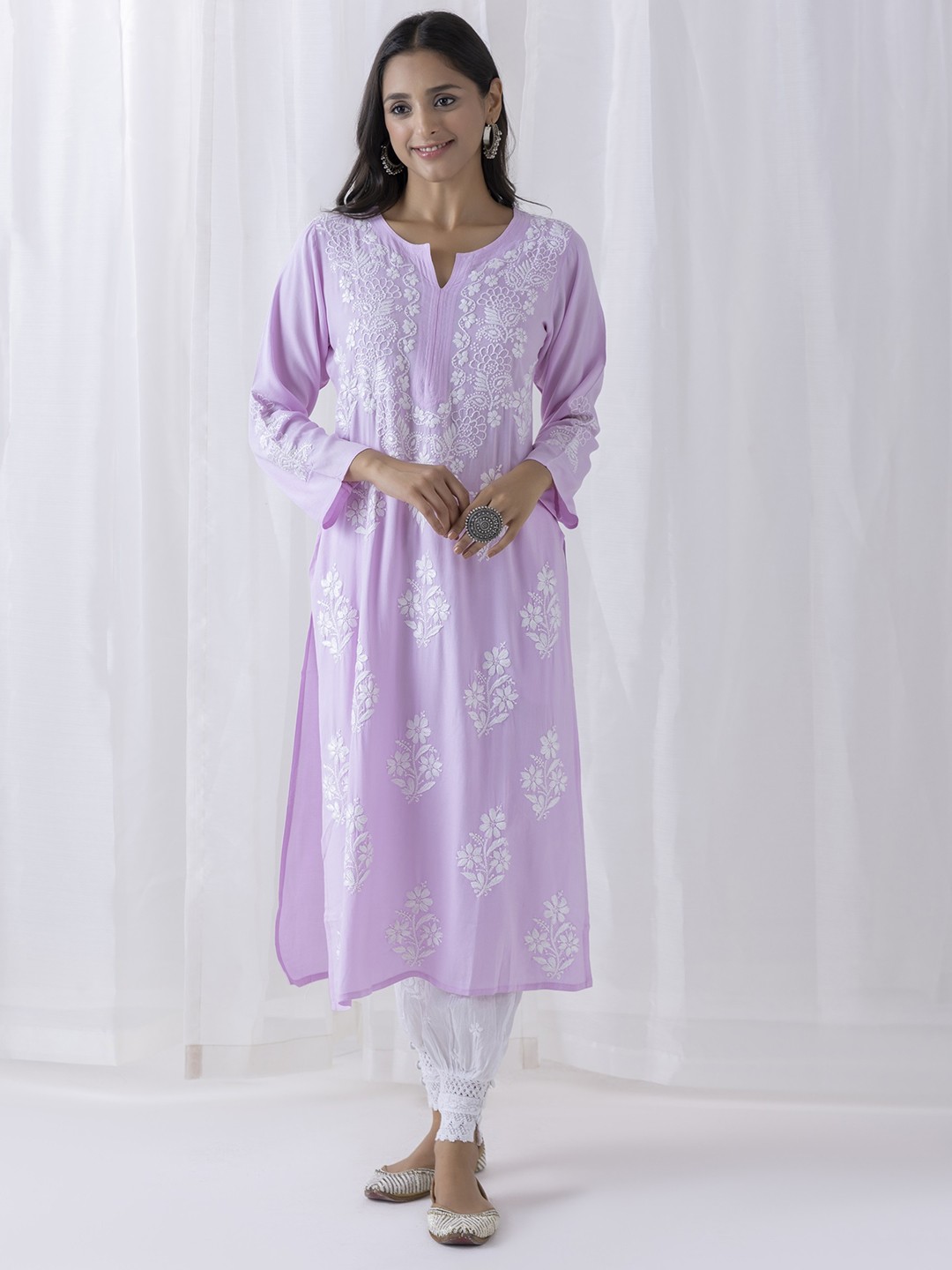 

HOUSE OF KARI Floral Chikankari Embroidered Notched Round Neck Straight Kurta, Lavender