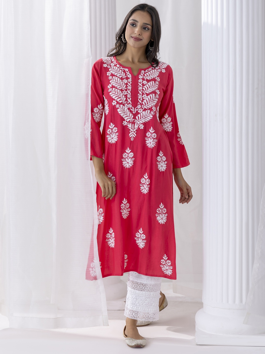 

HOUSE OF KARI Floral Chikankari Embroidered Notched Round Neck Straight Kurta, Red