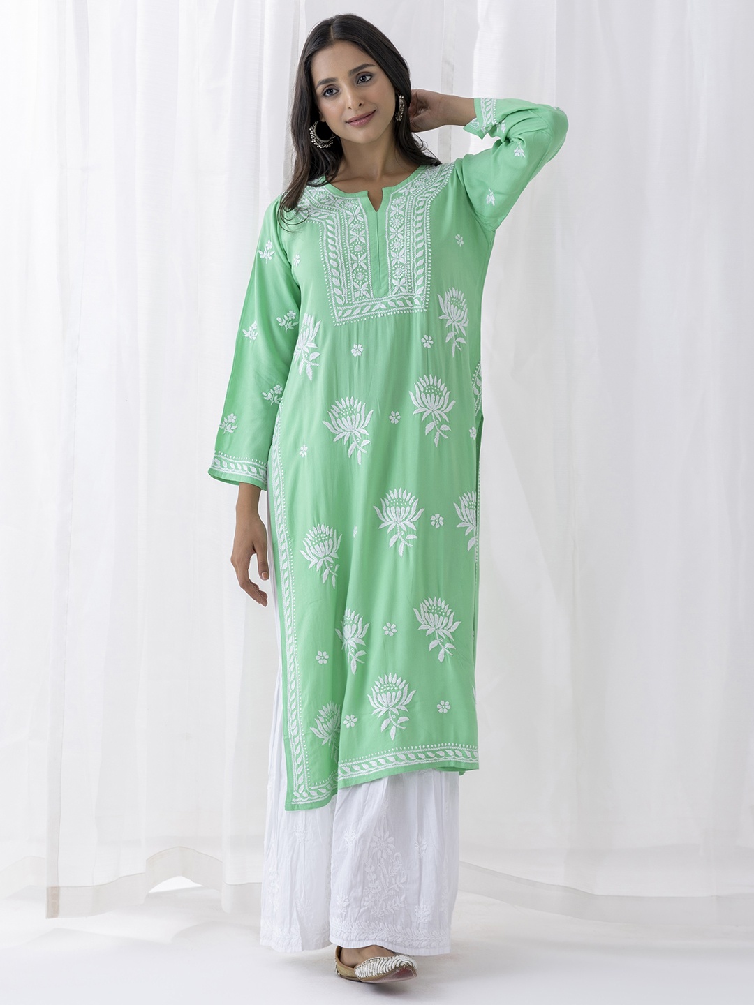 

HOUSE OF KARI Floral Embroidered Chikankari Straight Kurta, Sea green