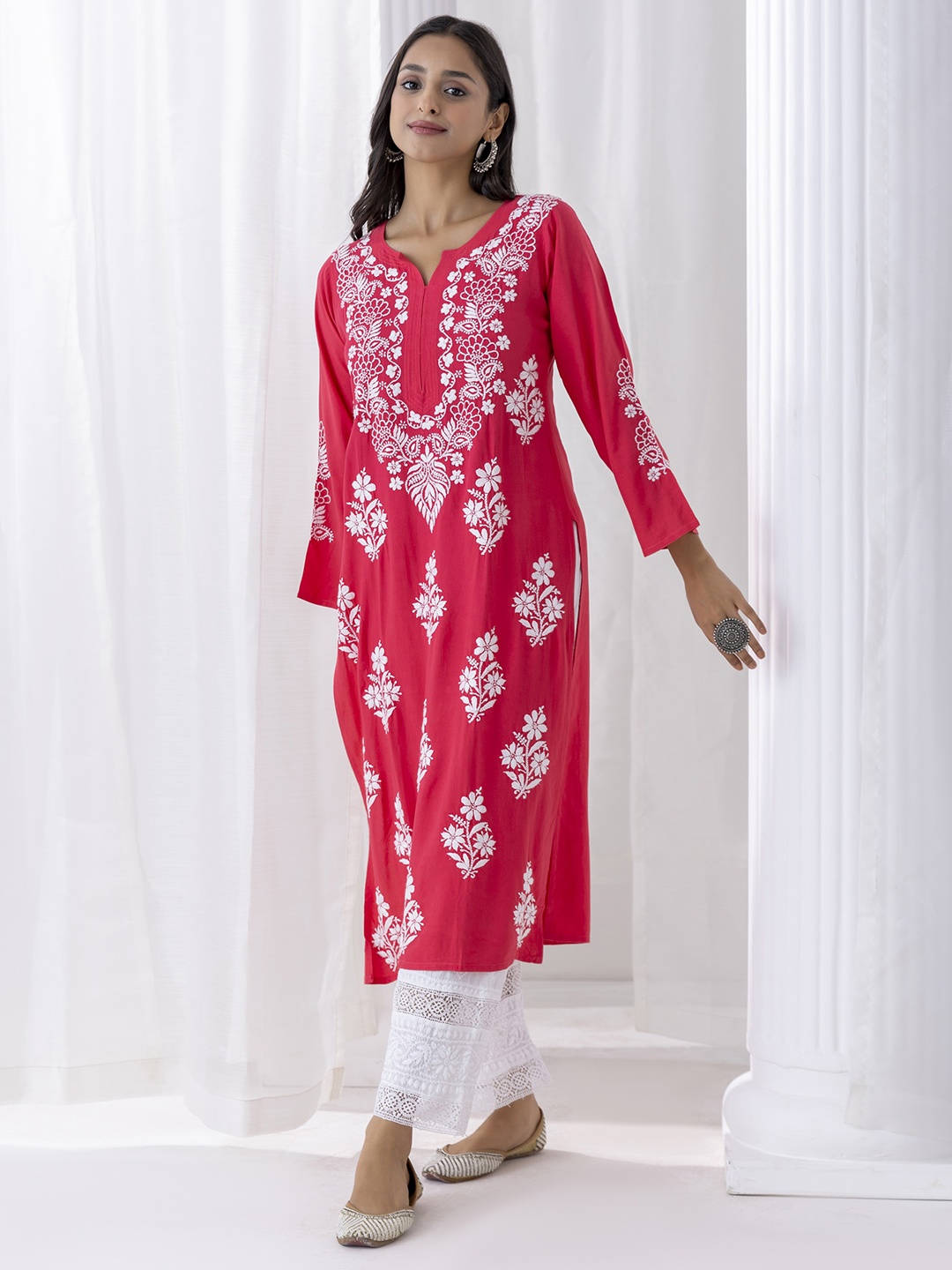 

HOUSE OF KARI Floral Chikankari Embroidered Notched Round Neck Straight Kurta, Red