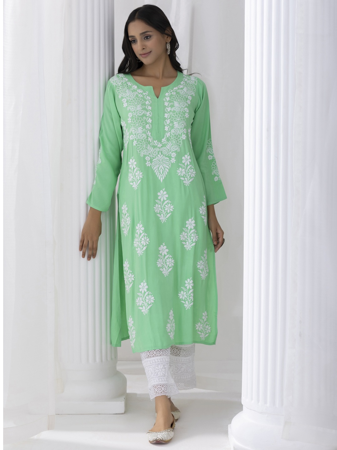

HOUSE OF KARI Floral Chikankari Embroidered Notched Round Neck Straight Kurta, Sea green
