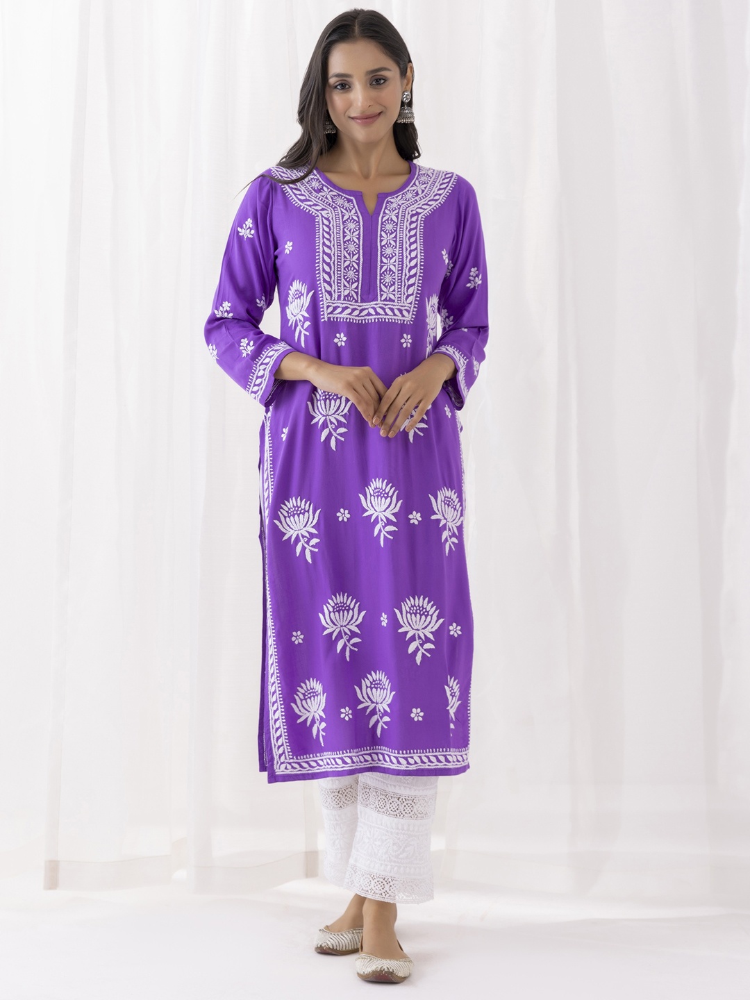 

HOUSE OF KARI Ethnic Motifs Chikankari Embroidered Notched Round Neck Straight Kurta, Purple