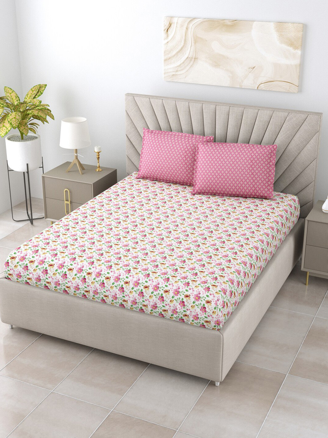 

Salona Bichona Pink & White Floral Cotton 144 TC King Bedsheet With 2 Pillow Covers