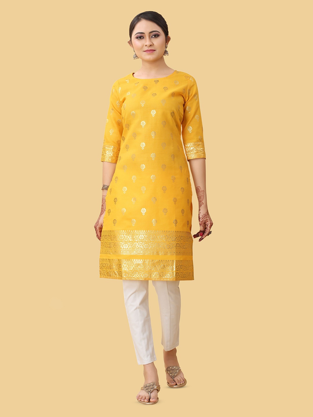 

Kiwie Ethnic Motifs Foil Printed Straight Kurta, Yellow