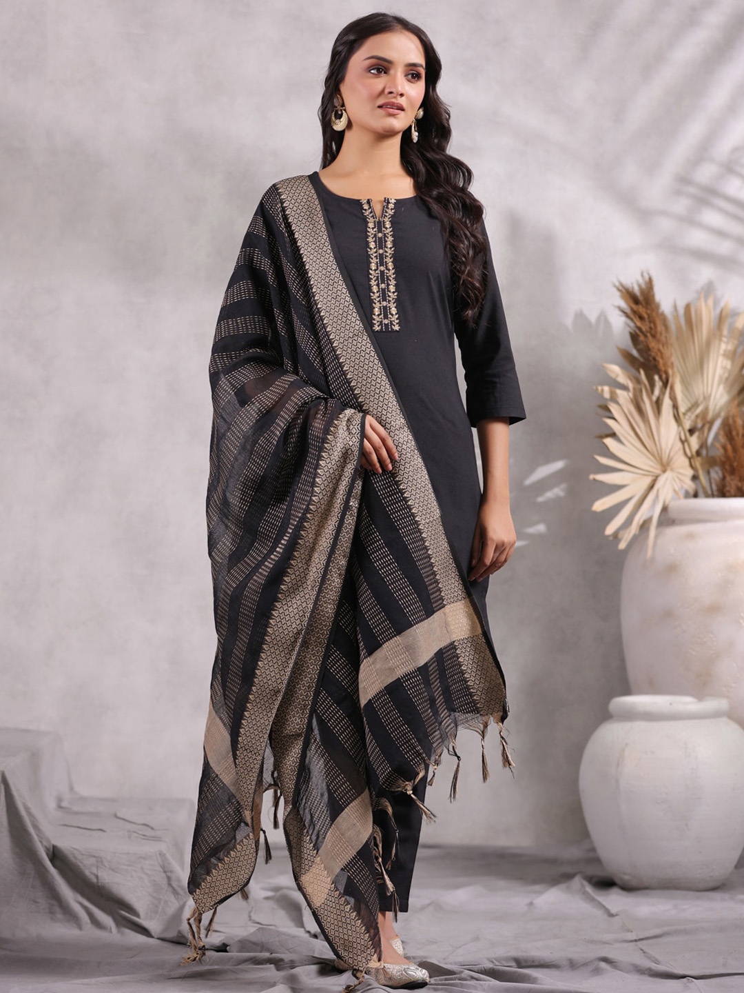 Anubhutee Thread Work Pure Cotton Kurta with Trousers 