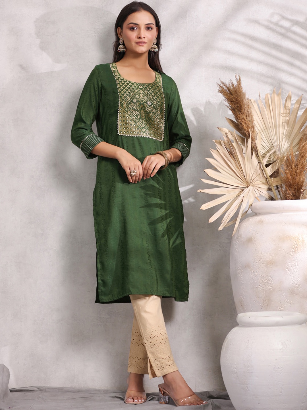 

Anubhutee Woven Design Sequinned Regular Silk Kurta, Green