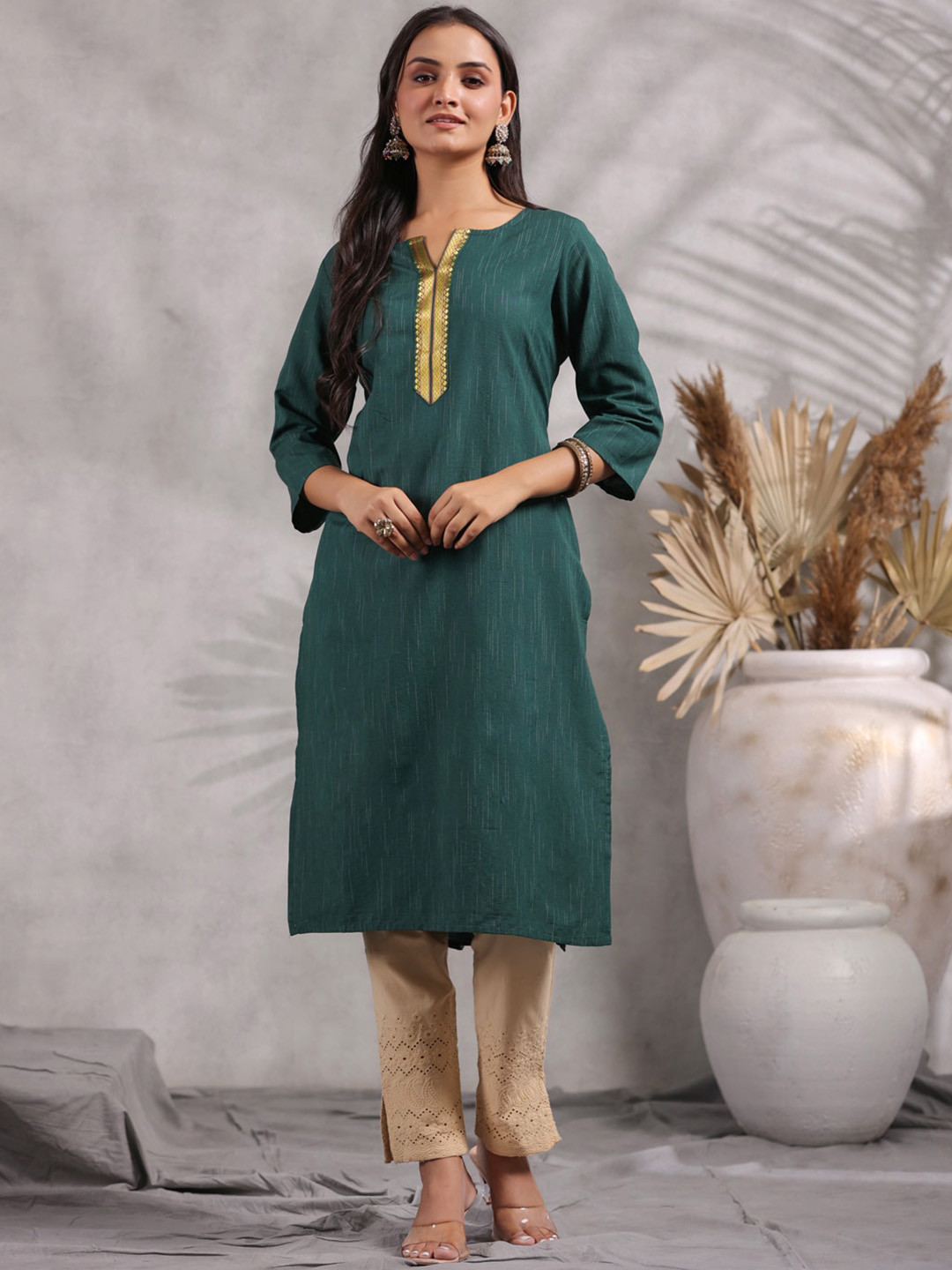 

Anubhutee Round Neck Pure Cotton Straight Kurta, Green