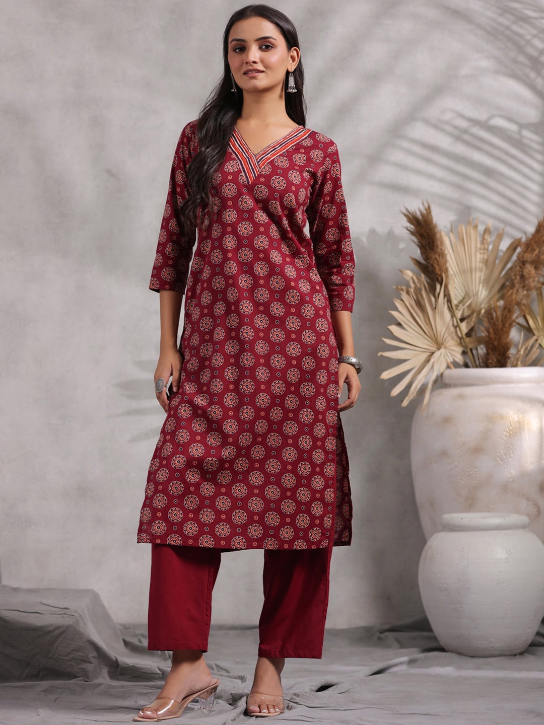 

Anubhutee Ethnic Motifs Printed Straight Pure Cotton Kurta with Trousers, Maroon