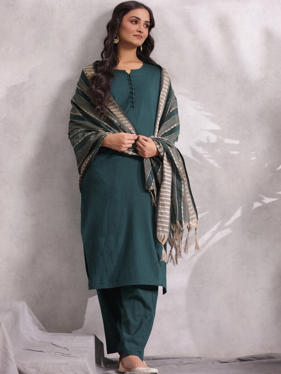 

Anubhutee Straight Pure Cotton Kurta with Trousers & Dupatta, Teal