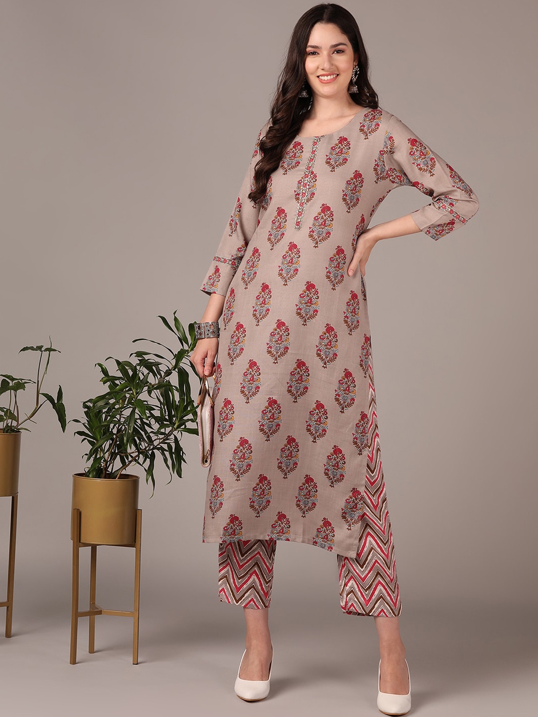 

AHIKA Ethnic Motifs Printed Gotta Patti Straight Kurta With Trousers, Grey