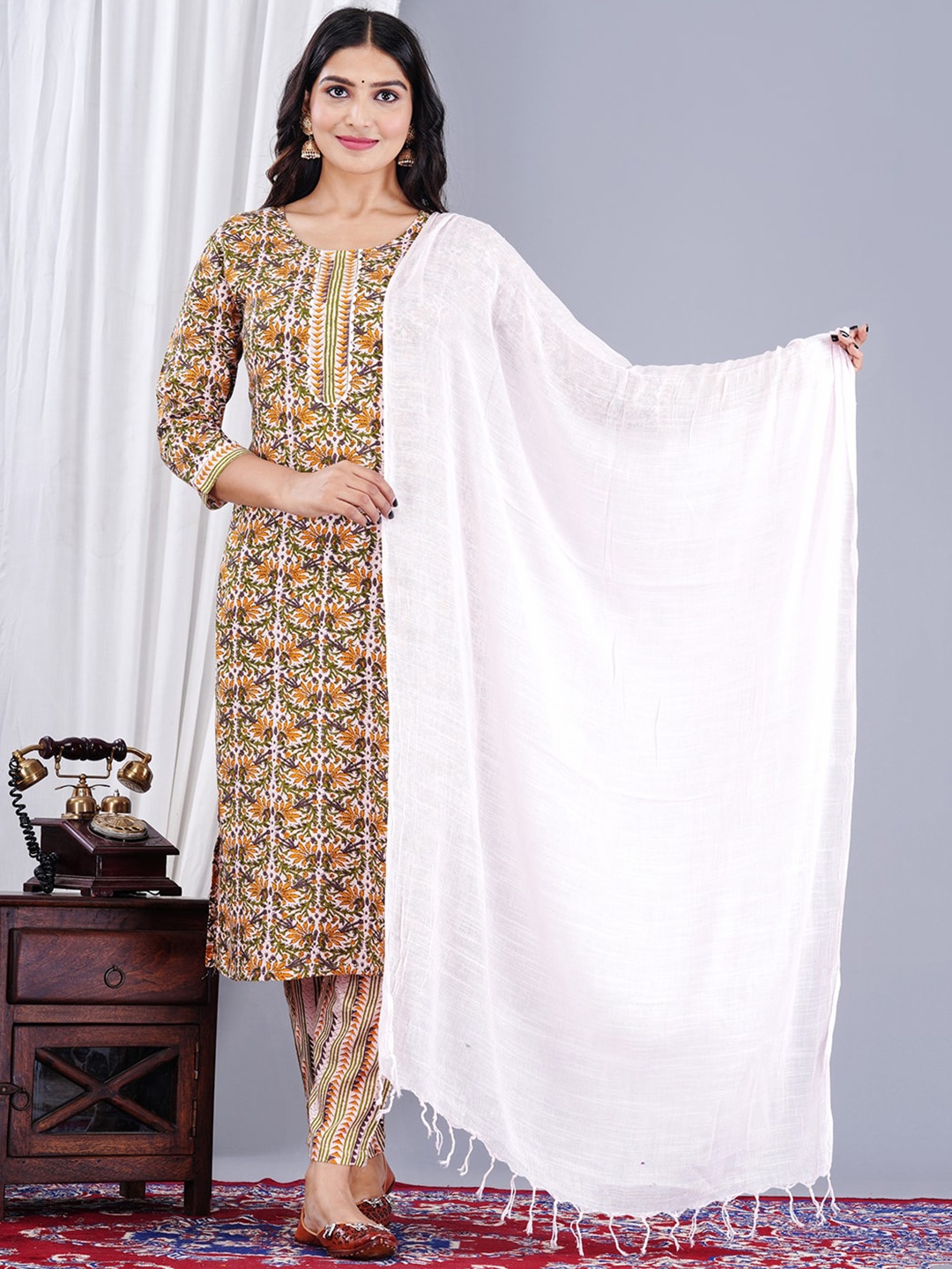 

KALINI Ethnic Motifs Printed Regular Gotta Patti Kurta with Trousers & Dupatta, Yellow