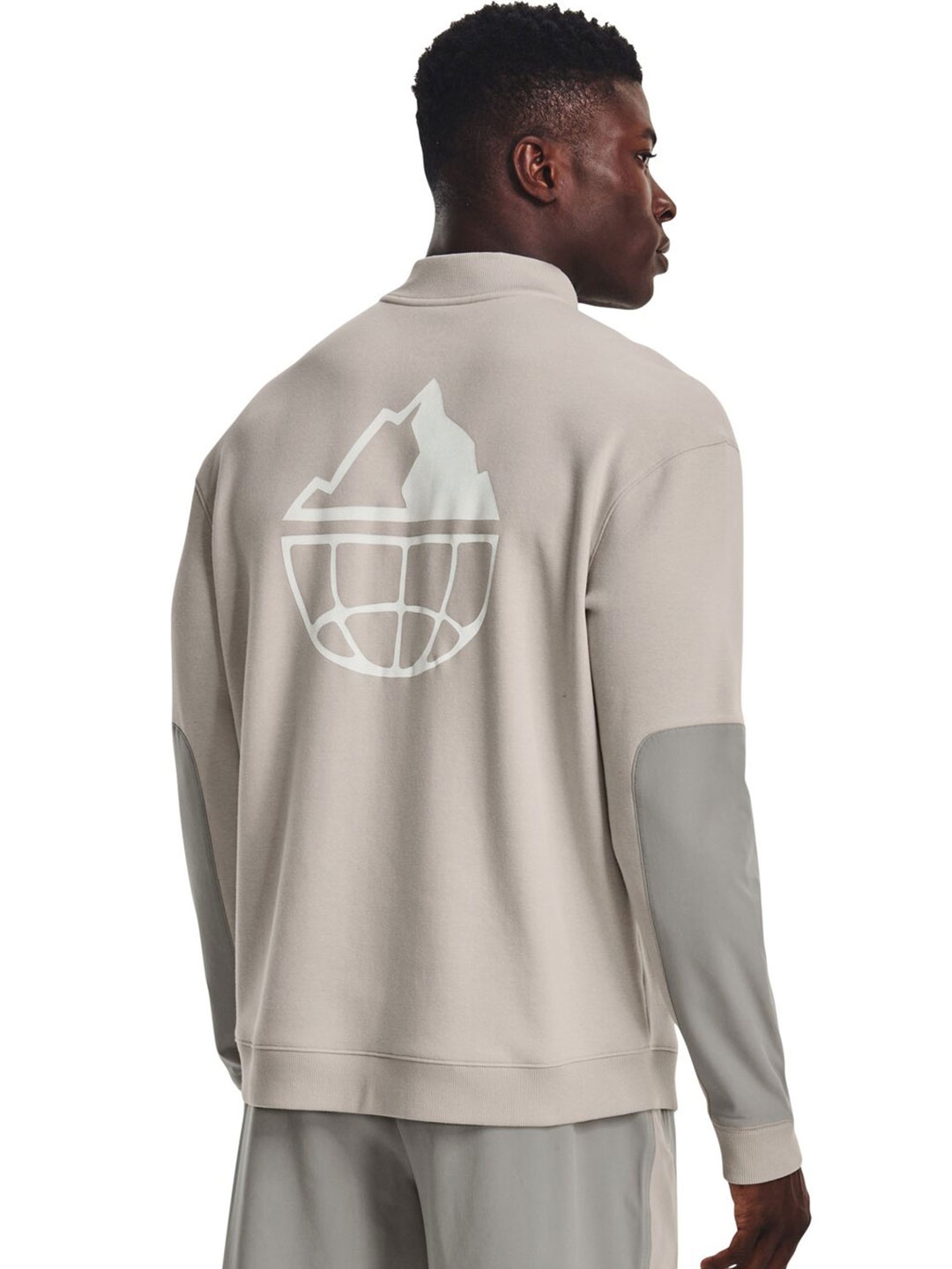

UNDER ARMOUR Graphic Printed Relaxed Fit Run Trail Half-Zip T-Shirt, Grey