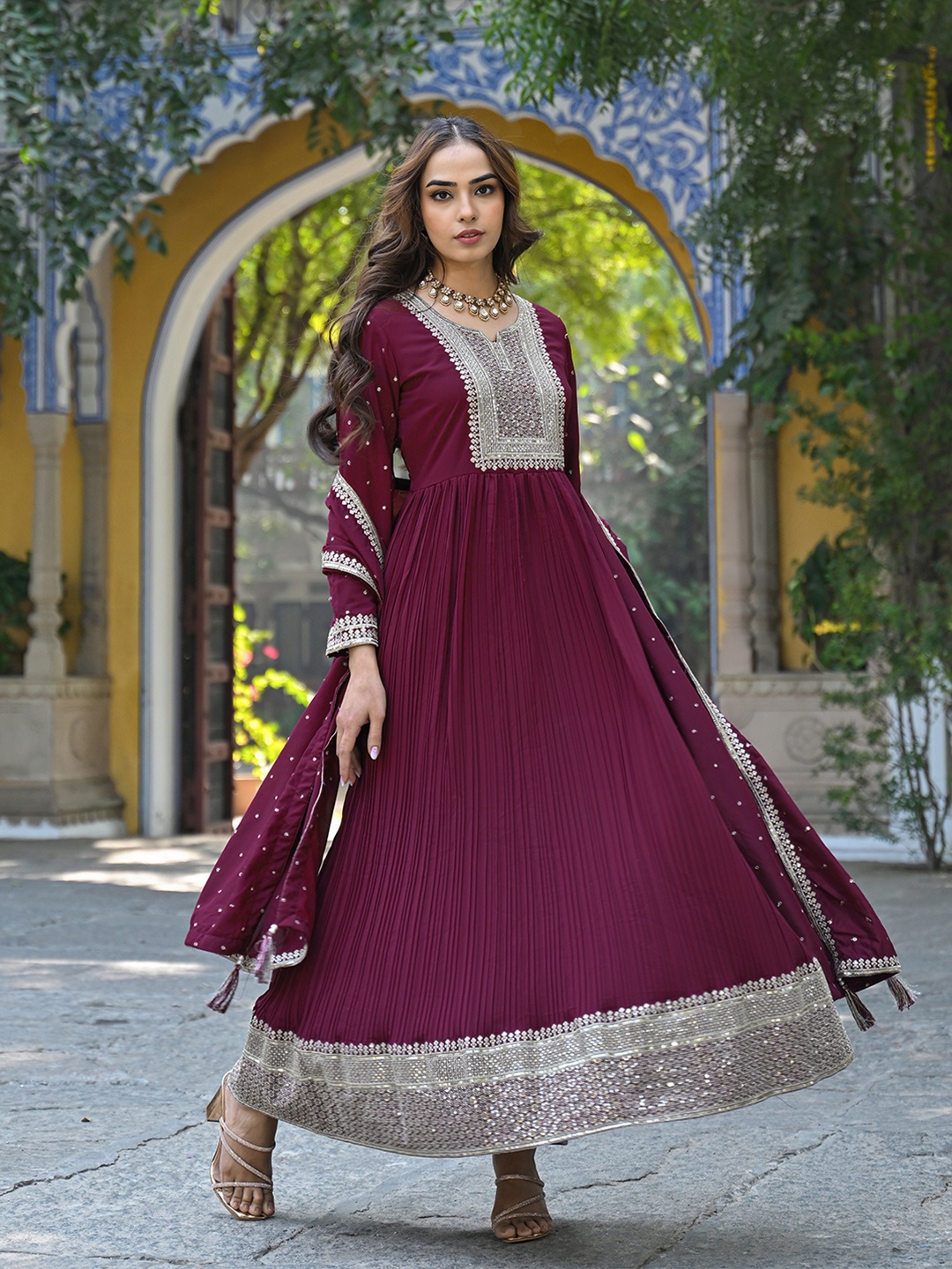 

AHIKA Women Ethnic Motifs Embroidered Sequinned Georgette Anarkali Kurta & Dupatta, Maroon