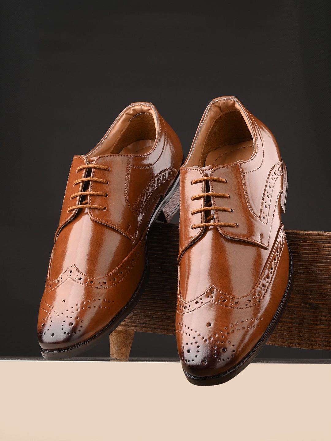 

Hirels Men Perforated Formal Brogues, Tan