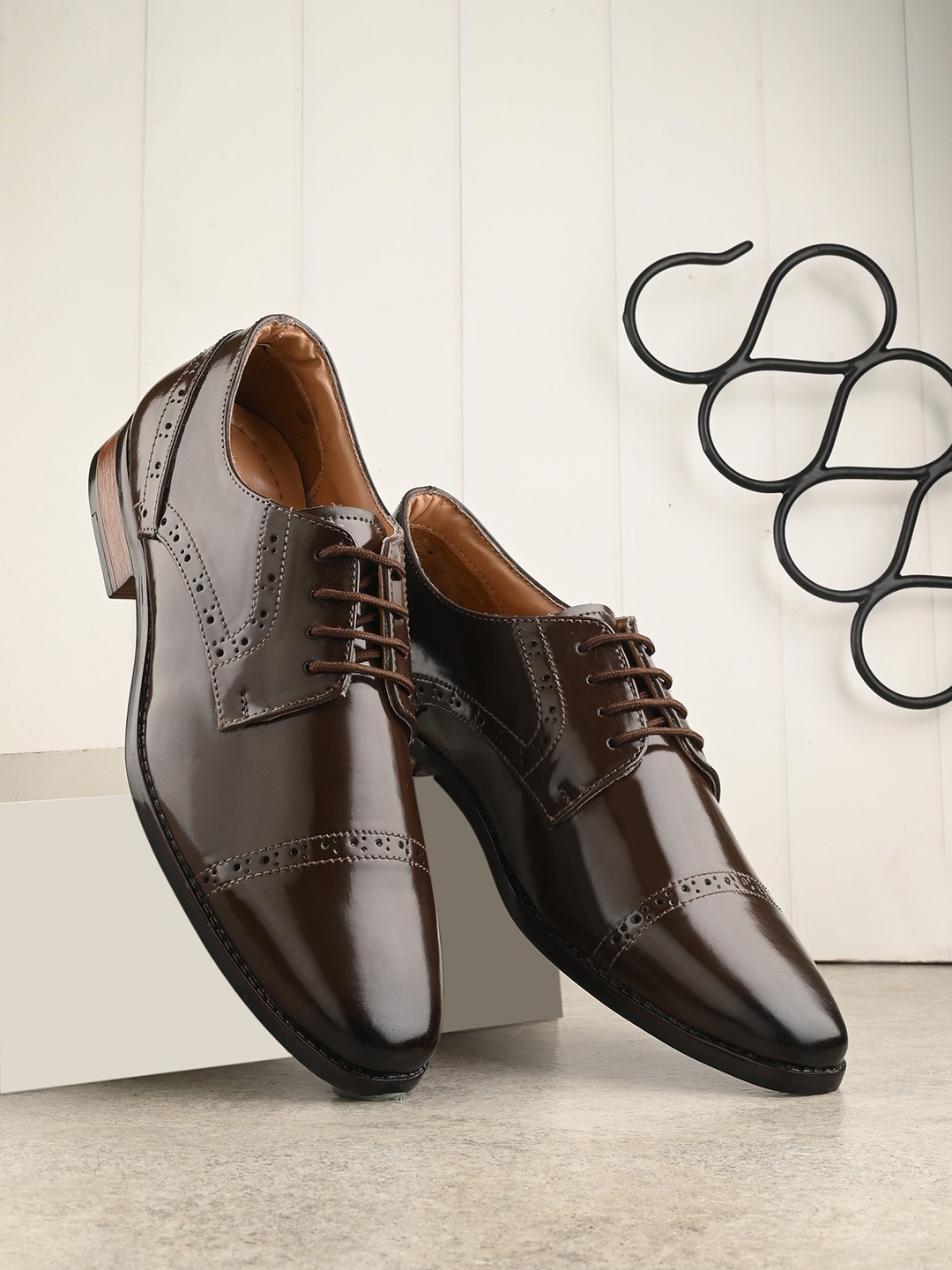 

Hirels Men Perforated Formal Derbys, Brown