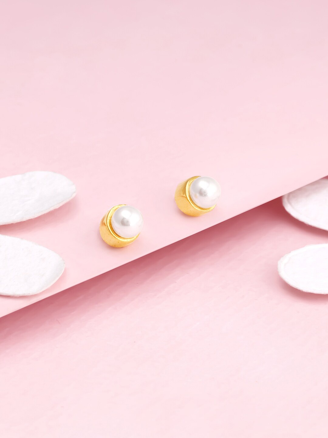 

GIVA Gold-Plated Pearl Contemporary Studs Earrings