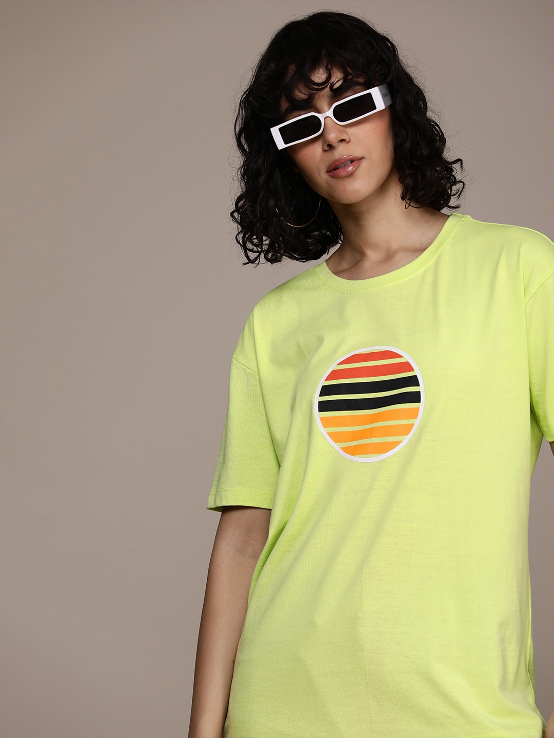 

Roadster Printed Drop-Shoulder Sleeves Longline T-shirt, Lime green
